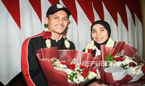 Two Indonesian rock climbing athletes Veddriq Leonardo (left) and Rajiah Salsabillah.