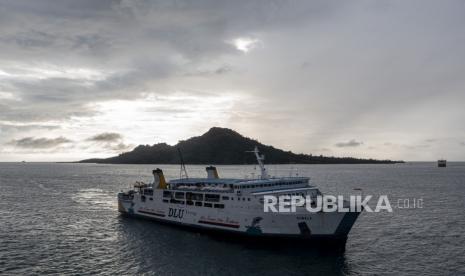 Angkutan laut. Perusahaan yang bergerak di bidang angkutan laut, PT Dharma Lautan Utama (DLU) memutuskan untuk menaikkan tarif mencapai 12,5 persen