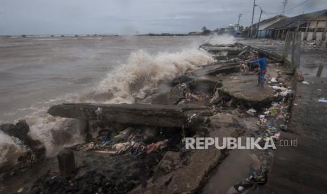 Badan Meteorologi Klimatologi dan Geofisika (BMKG) mengeluarkan peringatan dini menyusul tinggi gelombang 2,5 meter di perairan selatan Banten, Samudera Hindia dan Selat Sunda bagian selatan.