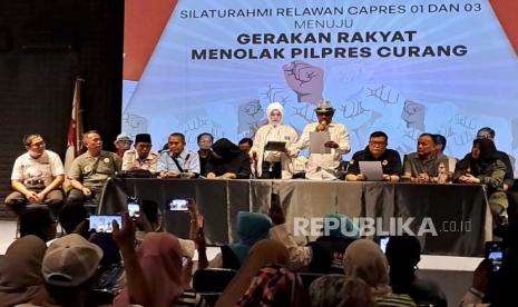 Relawan pendukung paslon nomor urut 01 Anies Baswedan-Muhaimin Iskandar AMIN dan paslon nomor urut 03 Ganjar Pranowo-Mahfud MD menyampaikan deklarasi bersama lawan kecurangan Pemilu 2024 di kawasan Jakarta Pusat, Rabu (28/2/2024). 