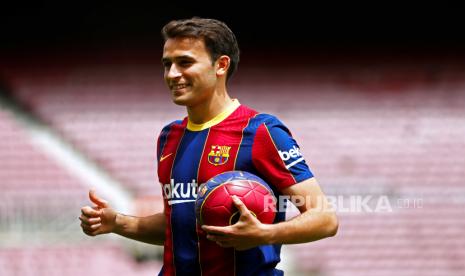 Bek Spanyol Eric Garcia saat presentasinya sebagai pemain baru FC Barcelona, ??di Barcelona, ??Spanyol, 01 Juni 2021.