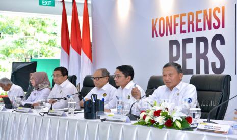 Menteri ESDM Arifin Tasrif memaparkan realisasi capaian kinerja sektor energi dan mineral di Kementerian ESDM, Senin (15/1/2024). 