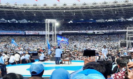 Capres nomor urut 2, Prabowo Subianto saat kampanye akbar di Stadion Utama GBK, Jakarta, Sabtu (10/2/2024).