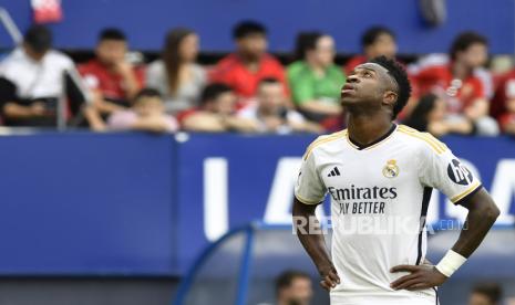 Penyerang Real Madrid Vinicius Jr mencetak dua gol ke gawang Osasuna dalam kemenangan 4-2 di La Liga Spanyol.