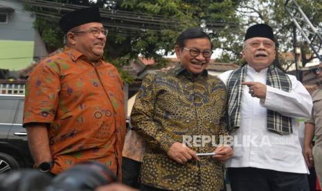 Bakal calon gubernur dan bakal wakil gubernur Jakarta Pramono Anung-Rano Karno saat bertemu dengan mantan Gubernur Jakarta Fauzi Bowo di Museum M.H. Thamrin, Jakarta, Selasa (3/9/2024). Pertemuan dengan mantan gubernur Jakarta tersebut merupakan upaya pasangan Pramono-Rano untuk mendapatkan ilmu dan pengalaman demi kesinambungan pembangunan Jakarta ke arah yang lebih baik.