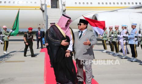 Menteri Pertahanan RI, Prabowo Subianto dan Menteri Pertahanan Arab Saudi, Pangeran Khalid Bin Salman Bin Abdul Aziz bertemu di Kantor Kementerian Pertahanan (Kemhan), Jakarta, Selasa (1/8/2023).