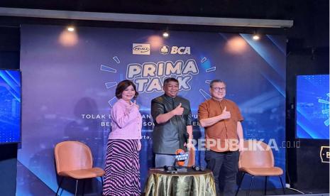 Executive Vice President Center of Digital BCA Wani Sabu (kiri), Pakar Teknologi Informatika Eko Indrajit (tengah), dan Marketing Director Rintis Sejahtera Suryono Hidayat (kanan) dalam acara Prima Talk, Rabu (8/3/2023) membahas mengenai penipuan bermodus social engineering. 