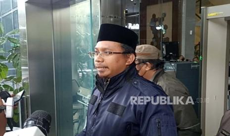 Bupati Sidoarjo Ahmad Muhdlor memenuhi panggilan KPK. KPK memberi ultimatum jika Bupati Sidoarjo tak hadiri pemeriksaan akan dijemput paksa