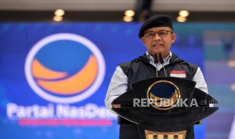 Bakal Calon Presiden Koalisi Perubahan untuk Persatuan (KPP) Anies Baswedan menyampaikan pidato politiknya dihadapan kader Partai Nasdem saat acara Apel Siaga Perubahan Partai Nasdem di Stadion Utama Gelora Bung Karno (SUGBK), Senayan, Jakarta, Ahad (16/7/2023). Apel siaga tersebut dilakukan dalam rangka konsolidasi kader sekaligus menguatkan Koalisi Perubahan untuk Persatuan (KPP) dalam menghadapi Pilpres 2024 mendatang. Acara tersebut dihadiri oleh Ketua Umum Partai Nasdem Surya Paloh dan petinggi Koalisi Perubahan untuk Persatuan (KPP) yakni Ketua Umum Partai Demokrat Agus Harimurti Yudhoyono dan Presiden PKS Ahmad Syaikhu bersama jajarannya.