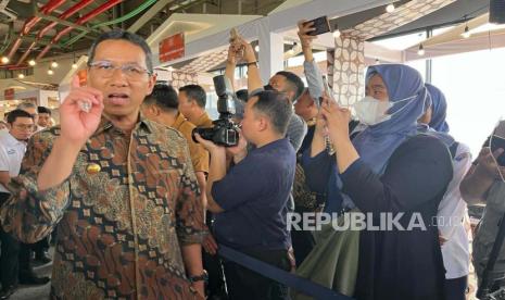 Penjabat (Pj) Gubernur DKI Jakarta Heru Budi Hartono meresmikan Jembatan Penyeberangan Multiguna (JPM) Dukuh Atas, Setiabudi, Jakarta Selatan pada Rabu (13/9/2023). 