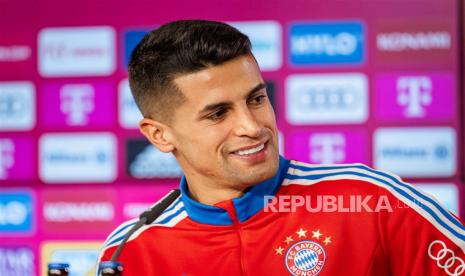 Bek Manchester City yang dipinjamkan ke Bayern Munchen Joao Cancelo dilaporkan jadi incaran Barcelona.