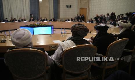 Anggota delegasi politik dari gerakan Taliban Afghanistan menghadiri pembicaraan yang melibatkan perwakilan Afghanistan di Moskow, Rusia, 20 Oktober 2021. Rusia mempertahankan kontak dengan Taliban walau belum mengakui pemerintahannya.