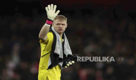 Penjaga gawang Arsenal Aaron Ramsdale tak bisa menyembunyikan wajah kekecewaan usai timnya kalah 0-1 dari Nottingham Forest, Sabtu (20/5/2023). 