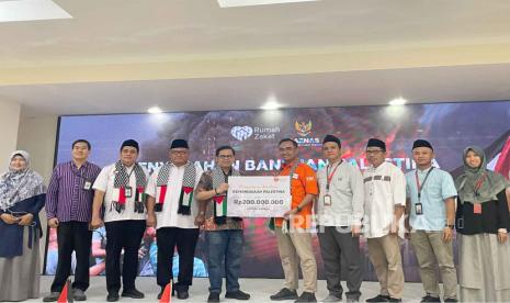 Penyaluran Bantuan Kemanusiaan untuk Palestina oleh Rumah Zakat melalui Baznas RI di gedung Baznas, Matraman, Jakarta, pada Selasa (31/10/2023). 