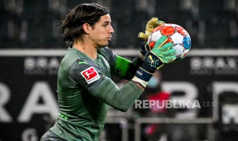 Penjaga gawang Moenchengladbach Yann Sommer.