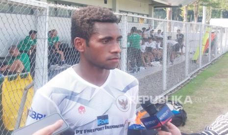 Kapten Timnas Indonesia U-17 Iqbal Gwijangge. 