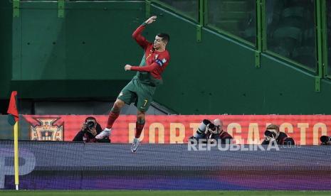 Cristiano Ronaldo. Fans Ronaldo di Indonesia siap memberikan kejutan kepada Messi yang akan datang Juni mendatang. 