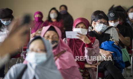 Vaksinasi 1.886 Lansia di Bandung Terpaksa Ditunda