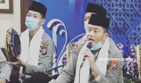 Wujudkan SDM Unggul di Era Police 4.0, Polda Jatim Rekrut Polisi Santri