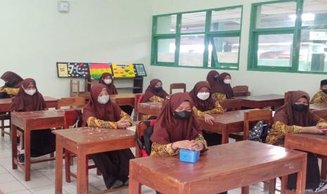 Siswa MTsN 3 Bantul, Berinfak Belajar Ikhlas