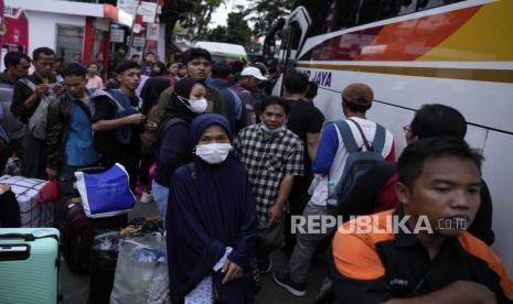 Penumpang di Terminal Kalideres, Jakarta. (ilustrasi). Terminal Kalideres, Jakarta Barat, mencatat total penumpang 658 orang pada libur Natal 2023. 