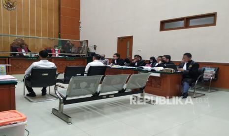 Jaksa penuntut umumnya menghadirkan Kapolsek Kali Baru, Tanjung Priuk, Jakarta Utara dan Syamsul Maarif sebagai ajudan Dody Prawiranegara tsk sekaligus tersangka dalam kasus penjualan barang bukti sabu oleh Jenderal Teddy Minahasa. Kamis (23/2/2023). 