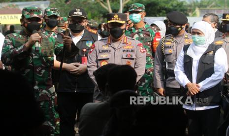 Panglima TNI Marsekal Hadi Tjahjanto (kiri) 