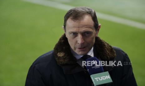 Direktur Real Madrid Emilio Butragueno menyebut undian atau drawing babak 16 besar Liga Champions di markas UEFA, Nyon, Swiss, Senin (13/12), tidak profesional. 