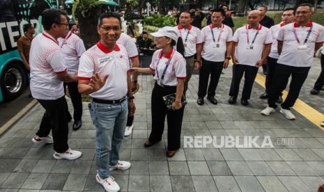 Pj Gubernur DKI Jakarta Heru Budi Hartono (kedua kiri) saat peresmian Taman Asean di Kebayoran Baru, Jakarta Selatan, Rabu (2/8/2023). Peresmian taman dengan instalasi berornamen pola khas yang mewakili 10 negara anggota ASEAN tersebut merupakan rangkaian dari kegiatan Pertemuan Gubernur dan Wali Kota se-ASEAN (MGMAC & AMF) 2023 serta menyambut penyelenggaraan Konferensi Tingkat Tinggi (KTT) ASEAN ke-43 yang akan digelar pada September 2023 di Jakarta.