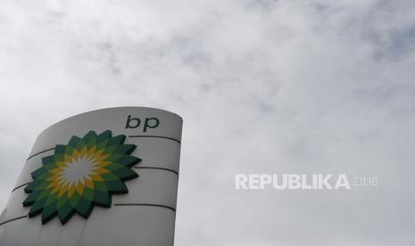 Logo British Petroleum (BP). BP mengumumkan kebijakan untuk meningkatkan investasi minyak dan gas tahunan menjadi 10 miliar dolar AS.