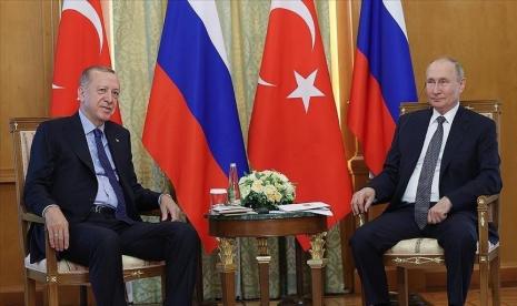 Presiden Turki Recep Tayyip Erdogan dan Presiden Rusia Vladimir Putin pada Jumat (6/8/2022) menggarisbawahi pentingnya ekspor biji-bijian dan pupuk Rusia.