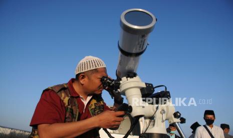 Dari 124 titik pemantauan hilal yang dijadikan acuan Kemenag dalam menentukan awal Ramadhan tersebut, 27 titik di antaranya berada di wilayah Jawa Timur. (ilustrasi).