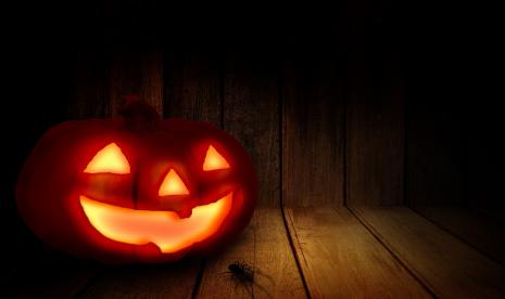 Labu di perayaan pesta Halloween. Labu dipakai dalam pesta Halloween karena berdasarkan mitos Irlandia tentang arwah Stingy Jack yang berkeliaran. Foto: Pixbay.