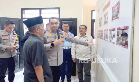 Kapolres Tasikmalaya Kota AKBP Sy Zainal Abidin saat meresmikan Posko Kampung Tangguh Bebas dari Narkoba di Kelurahan Yudanagara, Kecamatan Cihideung, Kota Tasikmalaya, Jawa Barat, Selasa (5/9/2023). 