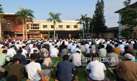 Suasana pelaksanaan sholat Idul Fitri (ilustrasi). Idul Fitri merupakan momentum memperkuat kesalehan seusai berpuasa Ramadhan 