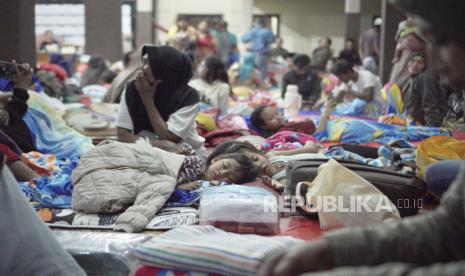 Warga terdampak banjir lahar hujan Gunung Semeru mengungsi di Balai Desa Jarit, Candipuro, Lumajang. Warga kini sudah kembali ke rumah masing-masing. 