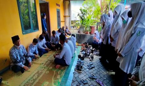 Siswa Terbaik Pergi, MTsN 9 Bantul Melepas dengan Ikhlas