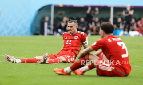  Gareth Bale dari Wales bereaksi setelah Iran mencetak gol selama pertandingan sepak bola grup B Piala Dunia FIFA 2022 antara Wales dan Iran di Stadion Ahmad bin Ali di Doha, Qatar, Jumat, 25 November 2022.