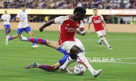 Penyerang Arsenal Bukayo Saka (depan) 