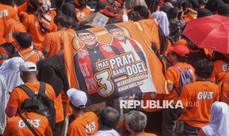 Para pendukung menghadiri kampanye akbar calon gubernur dan wakil gubernur Jakarta nomor urut 3 Pramono Anung-Rano Karno di Stadion Madya, Kompleks GBK Jakarta, Sabtu (23/11/2024).