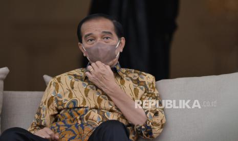 Presiden Joko Widodo menghadiri secara virtual milad ke-109 Muhammadiyah di Istana Negara, Jakarta, Kamis (18/11). Di usianya yang sudah ke-109 tahun ini, perserikatan Muhammadiyah telah mewarnai perjalanan bangsa, bersinergi membangun kekuatan, serta berjuang merawat dan memajukan Indonesia.