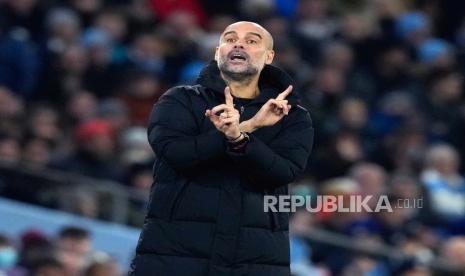 Manajer Josep Guardiola dari Manchester City bereaksi selama pertandingan sepak bola Liga Premier Inggris.