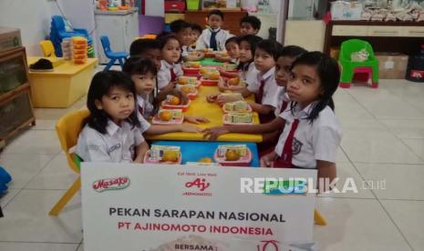 AJINOMOTO INDONESIA (Ajinomoto) mengedukasi pengurus maupun anak-anak Panti Asuhan Nuruz Zaroh dan Panti Suaka Kasih Bunda Jakarta tentang pentingnya asupan sarapan bergizi dalam momen Pekan Sarapan Nasional. Ajinomoto juga memberikan donasi sarapan berupa menu bergizi seimbang.