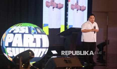 Ketum PSSI Erick Thohir menyampaikan sambutan pada PSSI Partner Summit 2024 di Jakarta, Senin (16/12/2024). PSSI Partner Summit merupakan salah satu program PSSI dengan mengundang potensial sponsor untuk melihat, mengenalkan dan mempresentasikan produk-produk PSSI. 