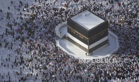 Pemandangan Kabah di Masjidil Haram terlihat selama ibadah haji di kota suci umat Islam Makkah, Arab Saudi, Rabu, 6 Juli 2022. Satu Juta Jamaah Haji Padati Mina, Terbesar Sejak Pandemi Covid-19