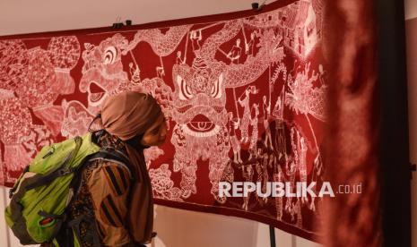 Batik Peranakan di Pameran Metamorfosa, Jejak Akulturasi yang Bikin Pengunjung Takjub