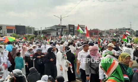  Aksi Damai Depok Bersama Palestina di GDC, Kota Depok, Ahad (26/11/2023). Aksi untuk mendukung perjuangan warga Palestina itu diklaim dihadiri 100 ribu orang lebih.