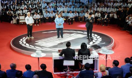 Sesi debat perdana Calon Presiden di halaman Gedung Komisi Pemilihan Umum (KPU), Jakarta.