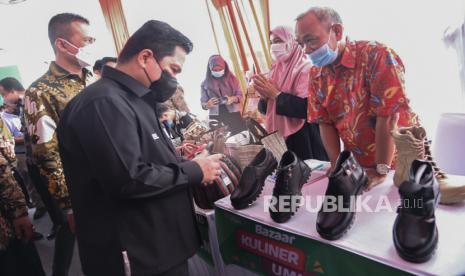 Erick Thohir bersama Wakil Gubernur Sumatera Utara Musa Rajekshah (kiri).