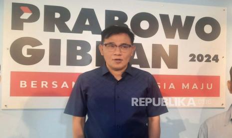 Anggota Dewan Pakar sekaligus Direktur Juru Debat Tim Kampanye Nasional (TKN) Prabowo-Gibran, Budiman Sudjatmiko ketika diwawancarai awak media di Media Center TKN, Jakarta Selatan, Kamis (7/12/2023). 